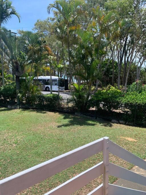 Beachfront At Silver Sands Hervey Bay Kültér fotó
